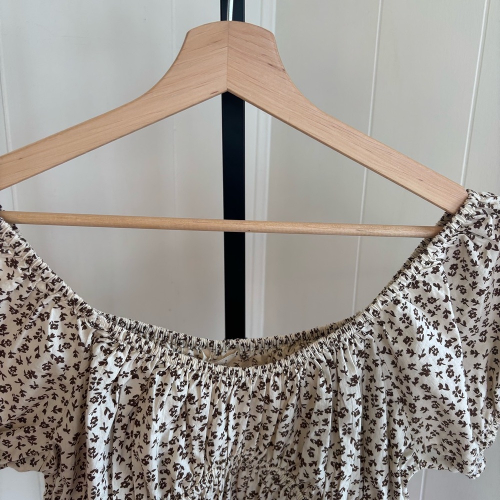Sim & Sam Womens L Beige Floral Puff Slv Square Neck Smocked Ruffle Crop Top NWT